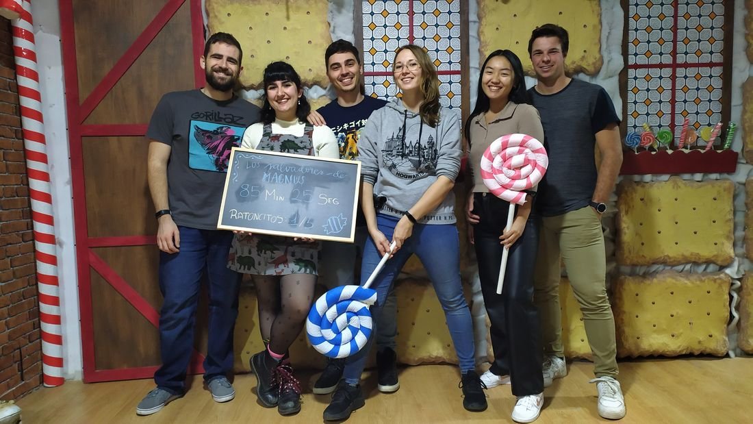 Escape room en Marbella — grupo piruletas puerta
